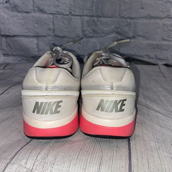 Nike womens training total core shoes white w/silver accents & pink soles sz 7 - Picture 2 of 8